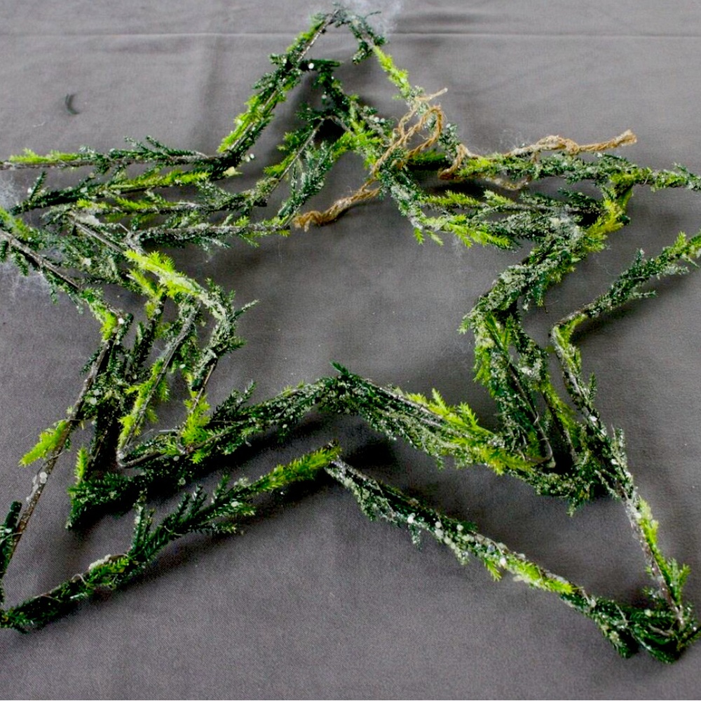 Pier 1 - Four sets of 4 greenery open wire stars